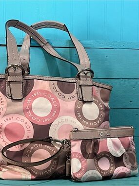 Coach Soho with matching wristlet-EUC